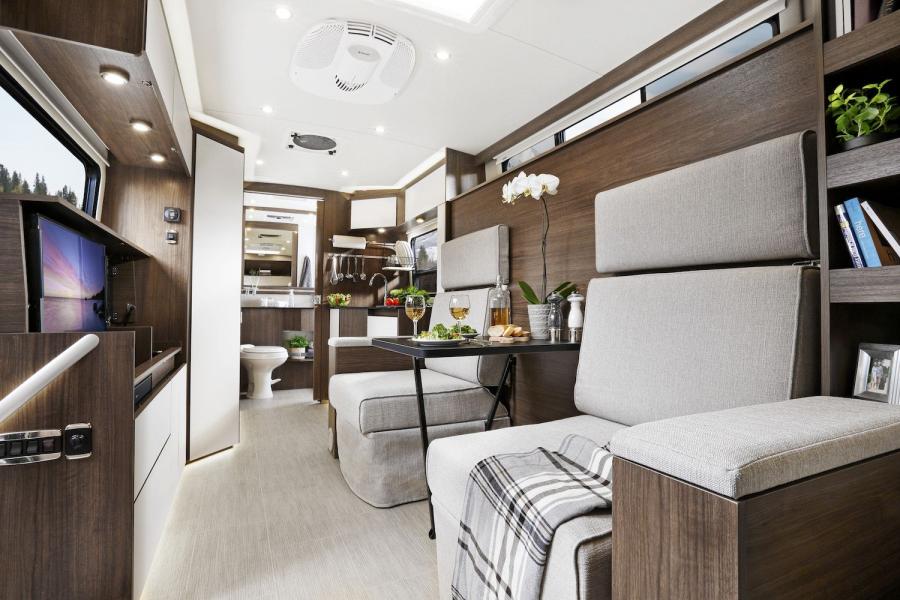 Интерьер Leisure Travel Vans Wonder 2016 года  (фото 7 из 12)